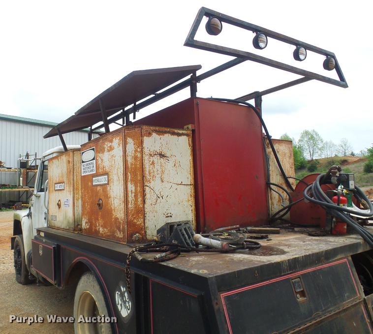 image for item DF7264 1988 International 1754 tank truck