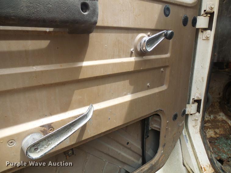 image for item DF7264 1988 International 1754 tank truck