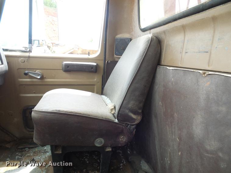 image for item DF7264 1988 International 1754 tank truck