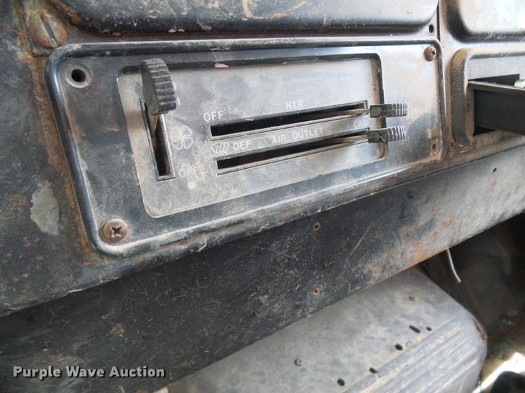 image for item DF7264 1988 International 1754 tank truck