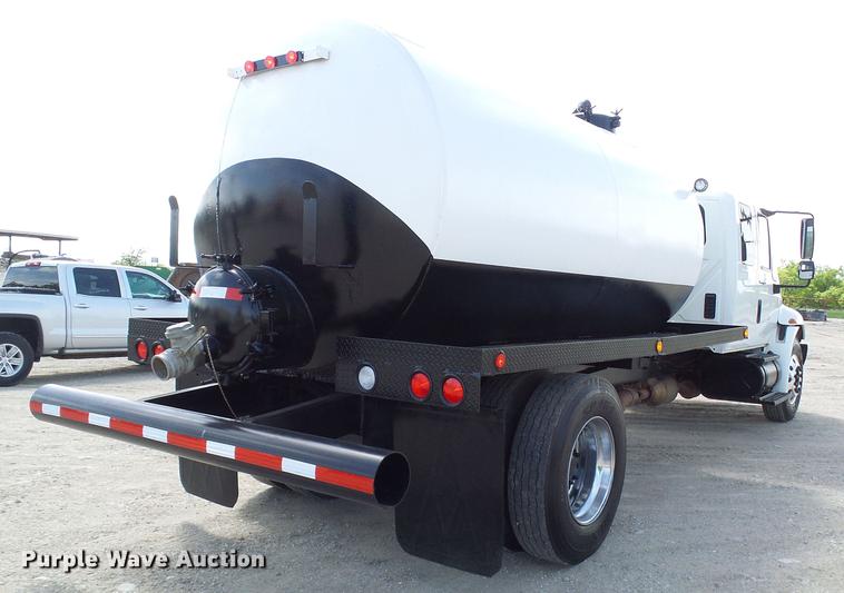 image for item DF7276 2009 International 4300 vacuum truck