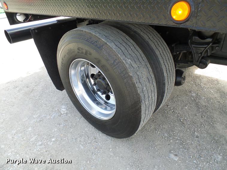 image for item DF7276 2009 International 4300 vacuum truck