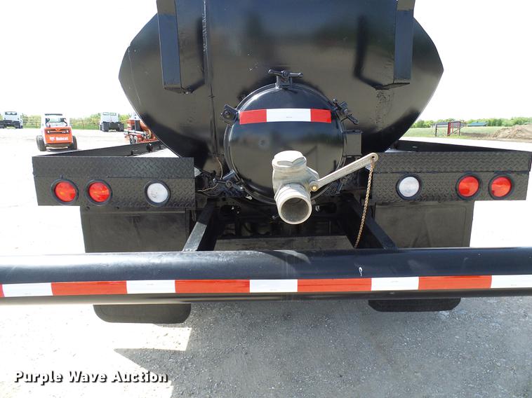 image for item DF7276 2009 International 4300 vacuum truck