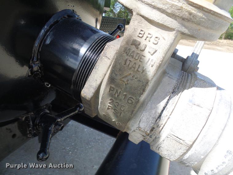 image for item DF7276 2009 International 4300 vacuum truck