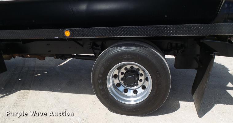 image for item DF7276 2009 International 4300 vacuum truck