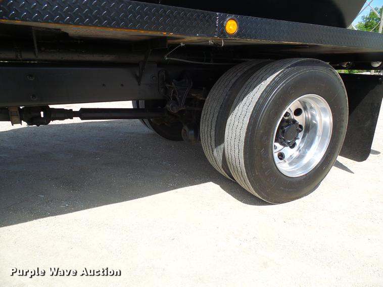 image for item DF7276 2009 International 4300 vacuum truck