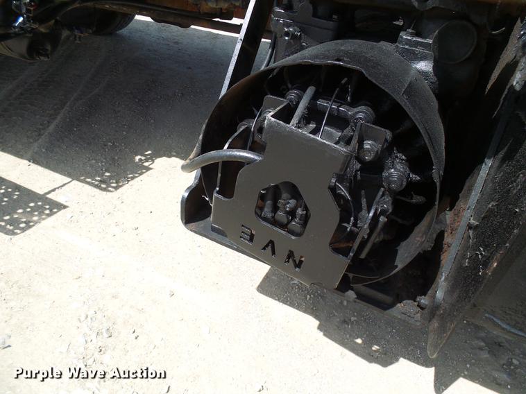 image for item DF7276 2009 International 4300 vacuum truck