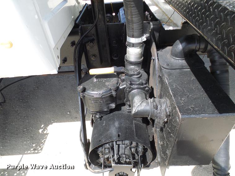 image for item DF7276 2009 International 4300 vacuum truck