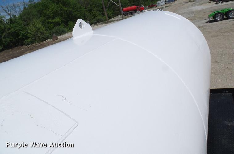 image for item DF7276 2009 International 4300 vacuum truck