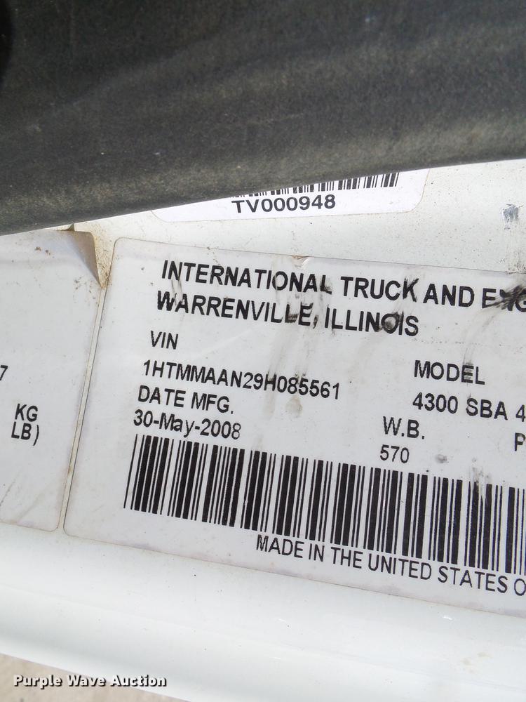 image for item DF7276 2009 International 4300 vacuum truck