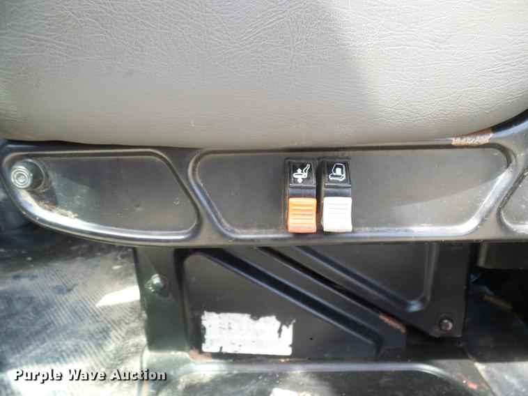 image for item DF7276 2009 International 4300 vacuum truck