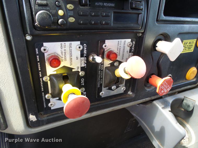 image for item DF7276 2009 International 4300 vacuum truck