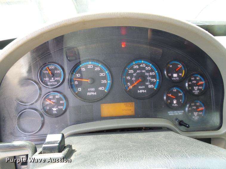 image for item DF7276 2009 International 4300 vacuum truck