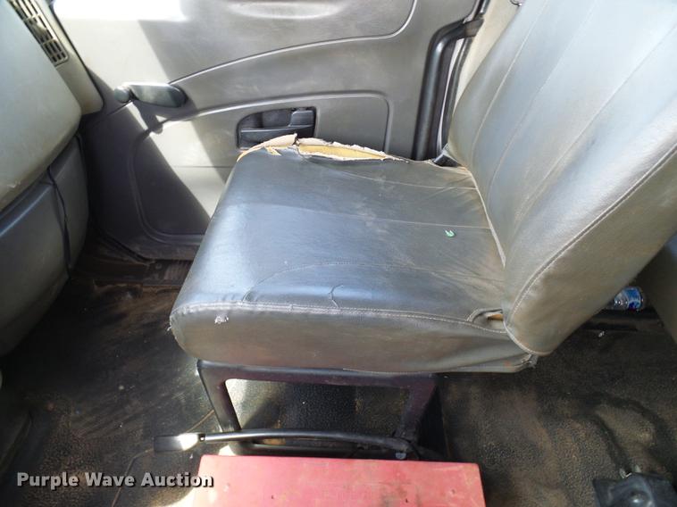 image for item DF7276 2009 International 4300 vacuum truck