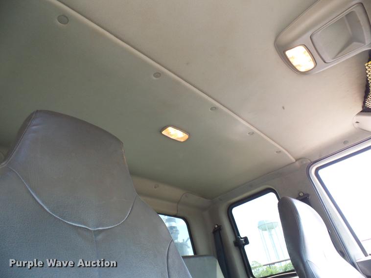 image for item DF7276 2009 International 4300 vacuum truck