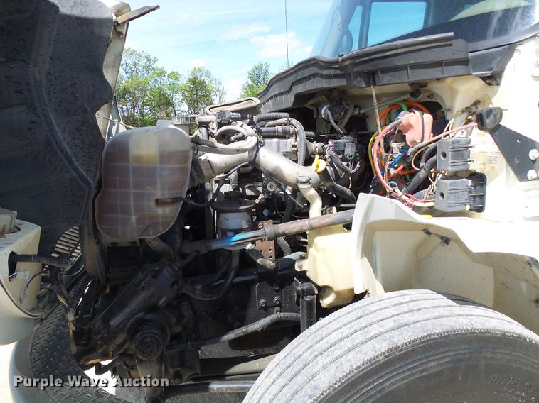 image for item DF7276 2009 International 4300 vacuum truck