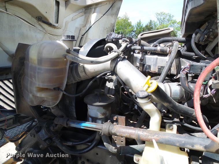image for item DF7276 2009 International 4300 vacuum truck