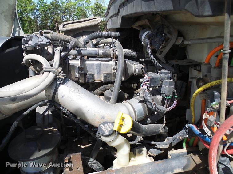 image for item DF7276 2009 International 4300 vacuum truck
