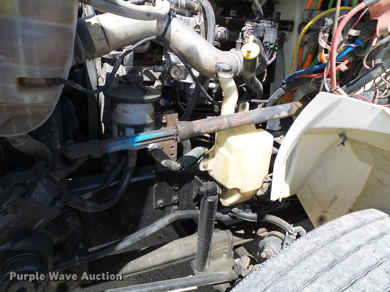 image for item DF7276 2009 International 4300 vacuum truck