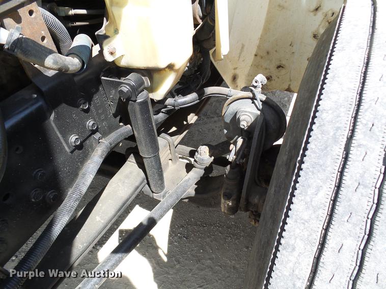 image for item DF7276 2009 International 4300 vacuum truck