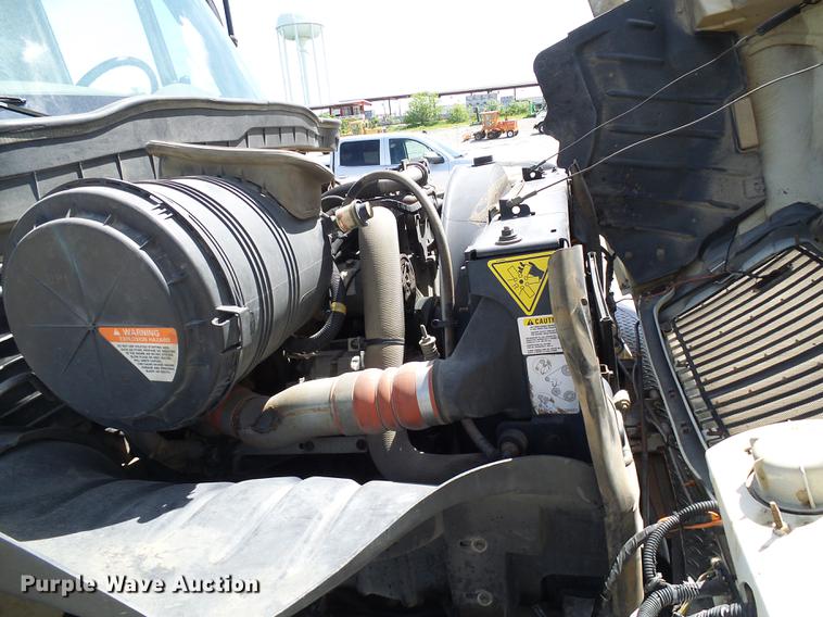 image for item DF7276 2009 International 4300 vacuum truck