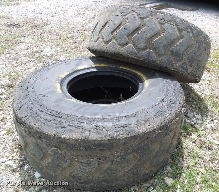(2) 20.5R25 tires in Columbia, MO Item DF7279 sold Purple Wave