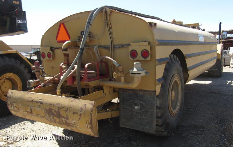 image for item DF7966 1996 Caterpillar 613C Series II water wagon