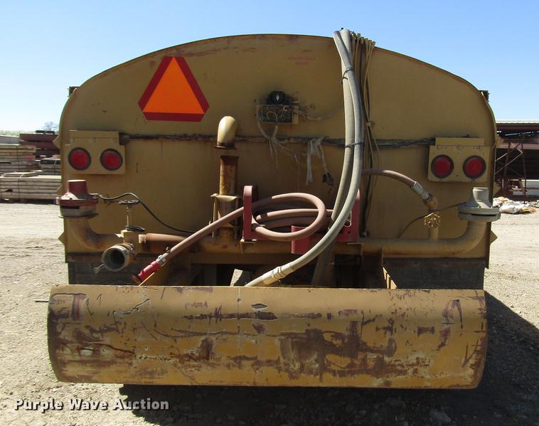 image for item DF7966 1996 Caterpillar 613C Series II water wagon