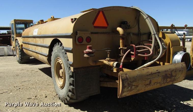 image for item DF7966 1996 Caterpillar 613C Series II water wagon