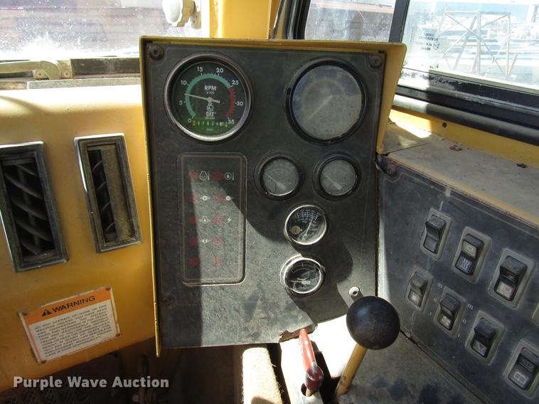 image for item DF7966 1996 Caterpillar 613C Series II water wagon