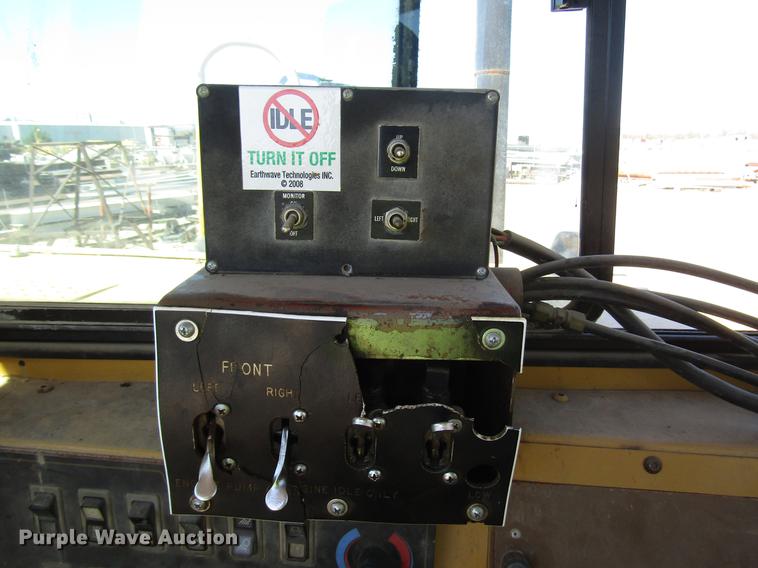 image for item DF7966 1996 Caterpillar 613C Series II water wagon