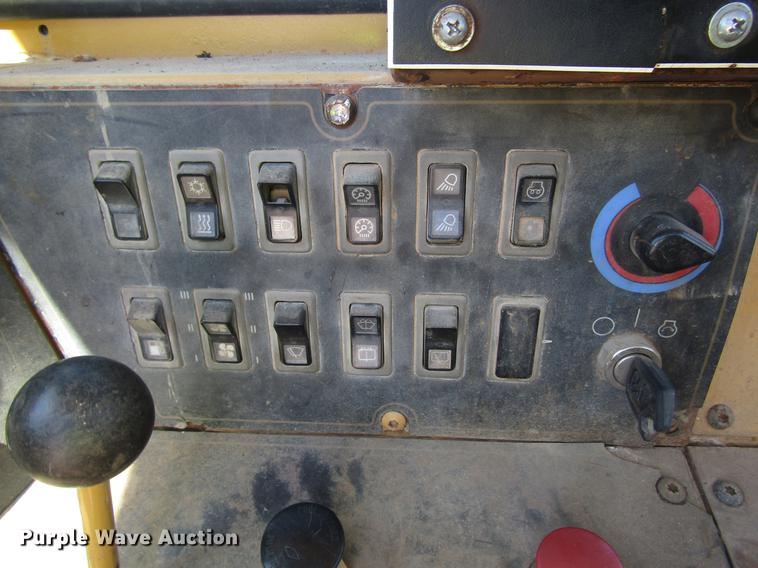 image for item DF7966 1996 Caterpillar 613C Series II water wagon