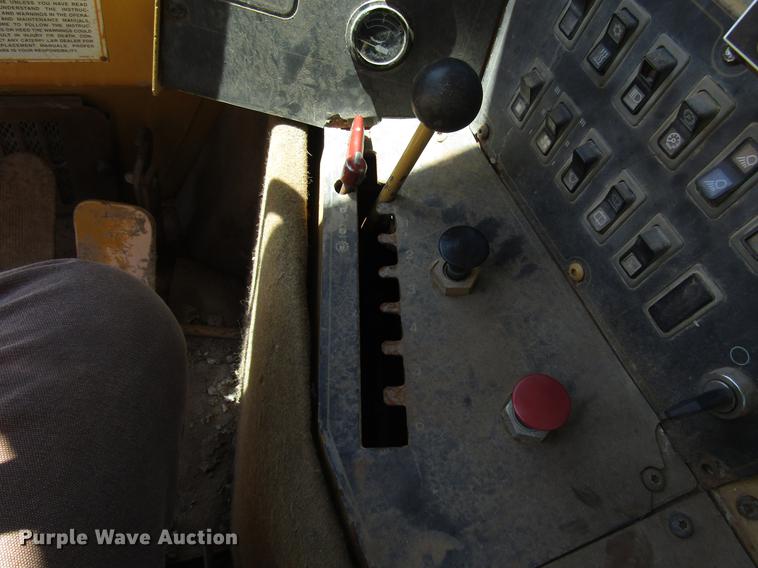 image for item DF7966 1996 Caterpillar 613C Series II water wagon