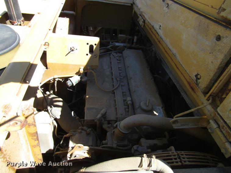image for item DF7966 1996 Caterpillar 613C Series II water wagon