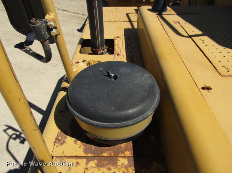 image for item DF7966 1996 Caterpillar 613C Series II water wagon