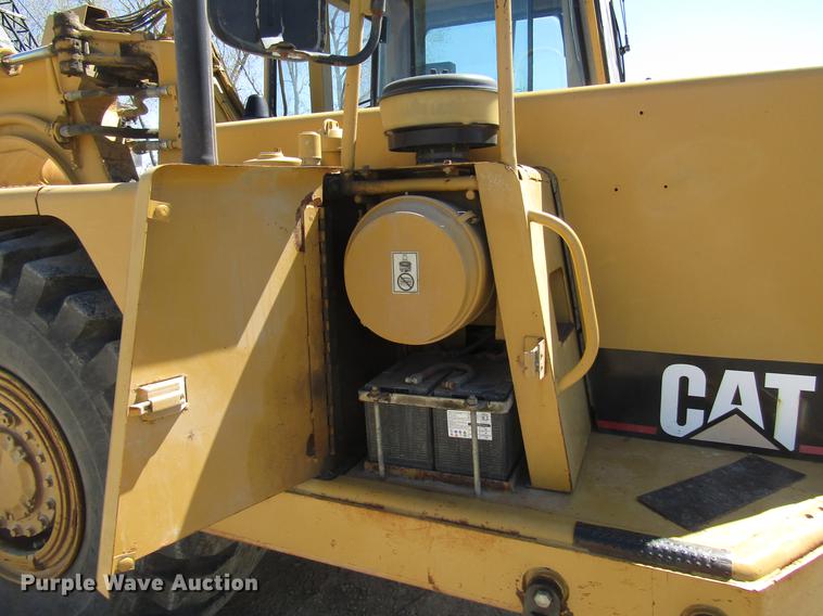 image for item DF7966 1996 Caterpillar 613C Series II water wagon