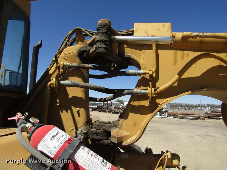 image for item DF7966 1996 Caterpillar 613C Series II water wagon