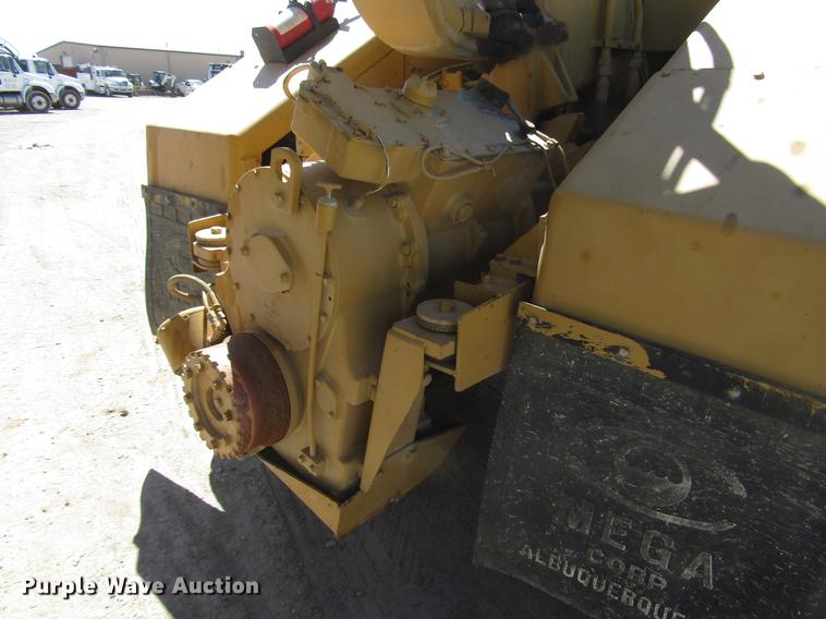 image for item DF7966 1996 Caterpillar 613C Series II water wagon