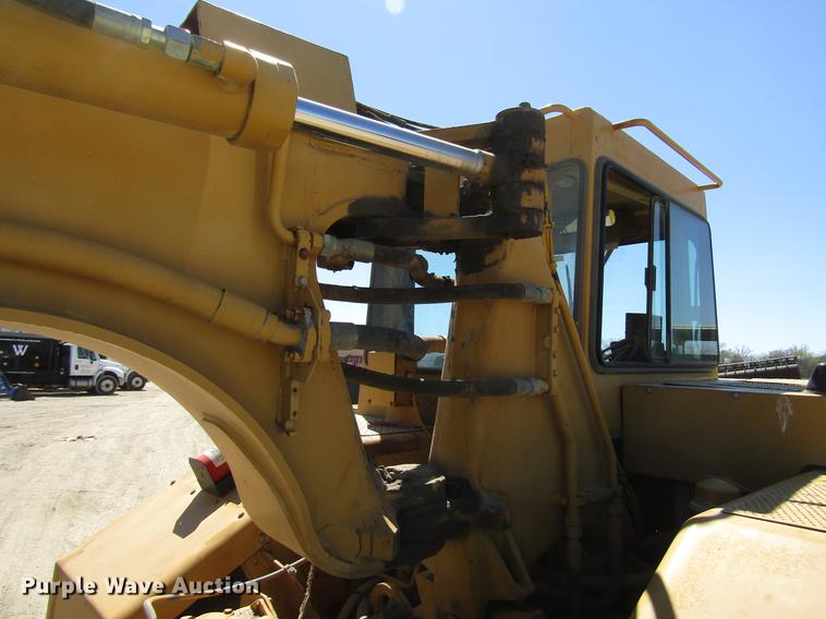 image for item DF7966 1996 Caterpillar 613C Series II water wagon