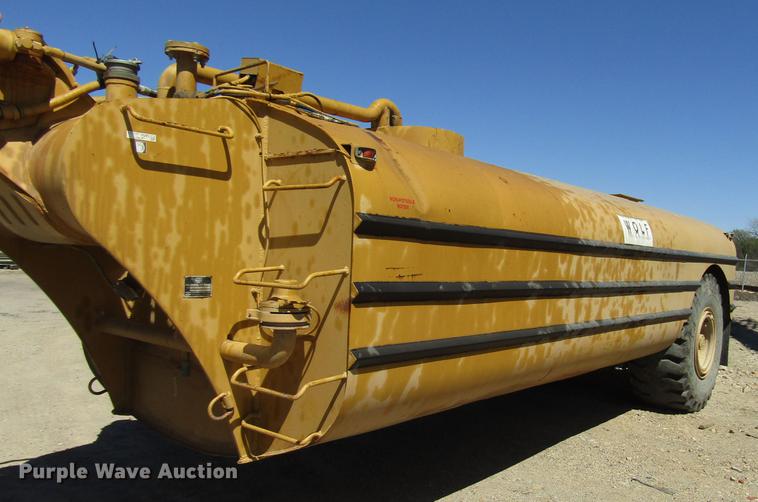 image for item DF7966 1996 Caterpillar 613C Series II water wagon