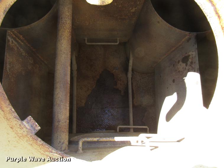 image for item DF7966 1996 Caterpillar 613C Series II water wagon