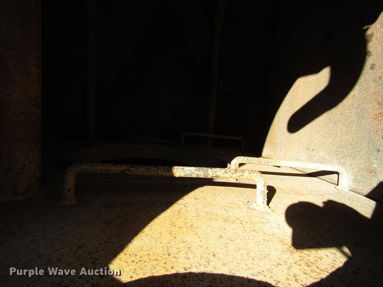 image for item DF7966 1996 Caterpillar 613C Series II water wagon