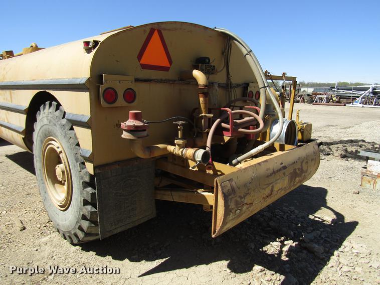 image for item DF7966 1996 Caterpillar 613C Series II water wagon