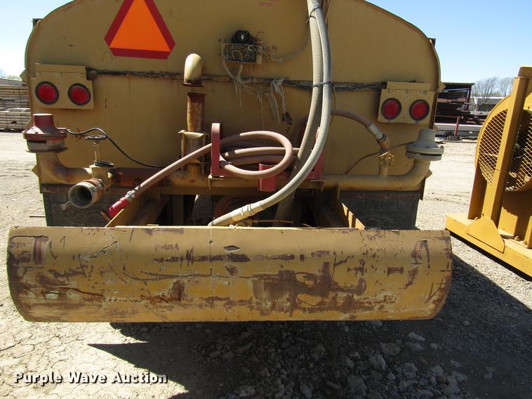 image for item DF7966 1996 Caterpillar 613C Series II water wagon