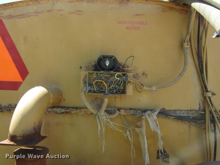 image for item DF7966 1996 Caterpillar 613C Series II water wagon