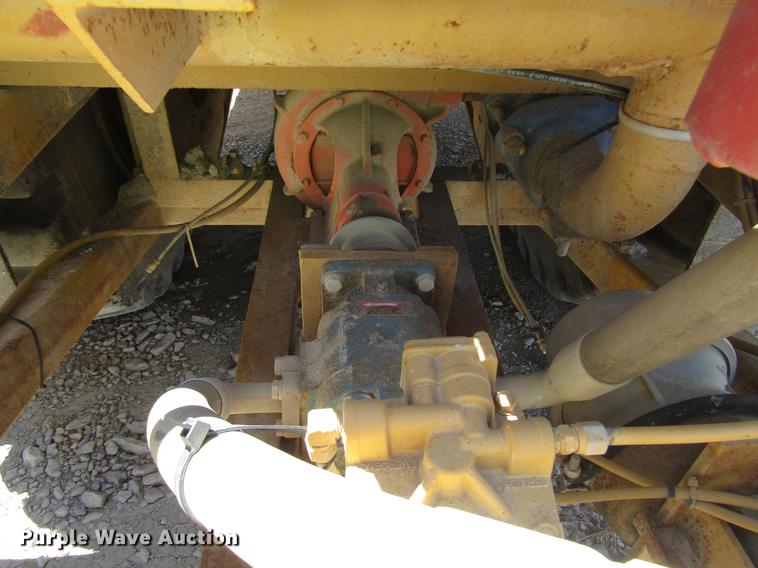 image for item DF7966 1996 Caterpillar 613C Series II water wagon