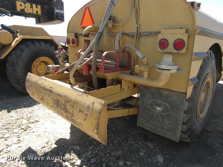 image for item DF7966 1996 Caterpillar 613C Series II water wagon