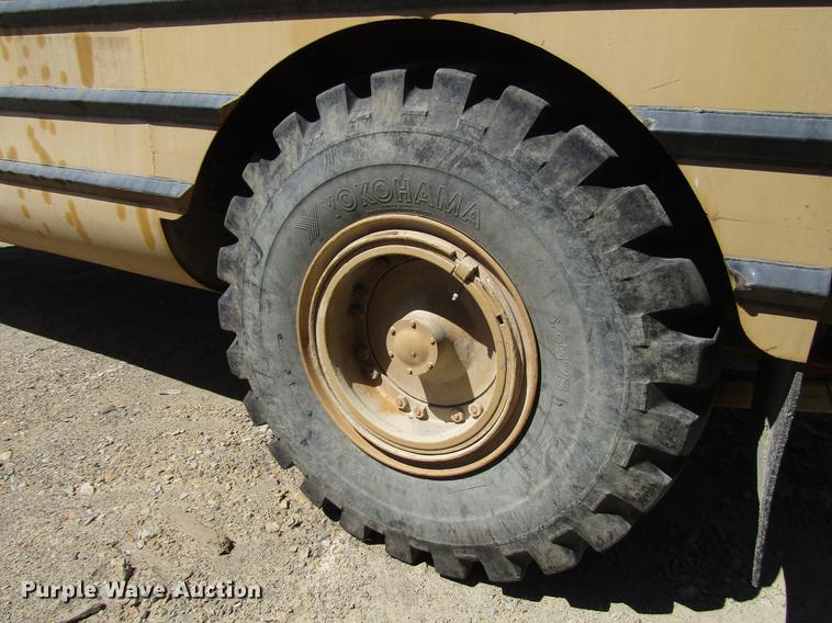 image for item DF7966 1996 Caterpillar 613C Series II water wagon