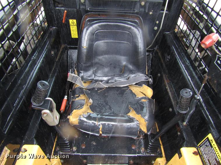 image for item DF8043 1997 New Holland LX465 skid steer