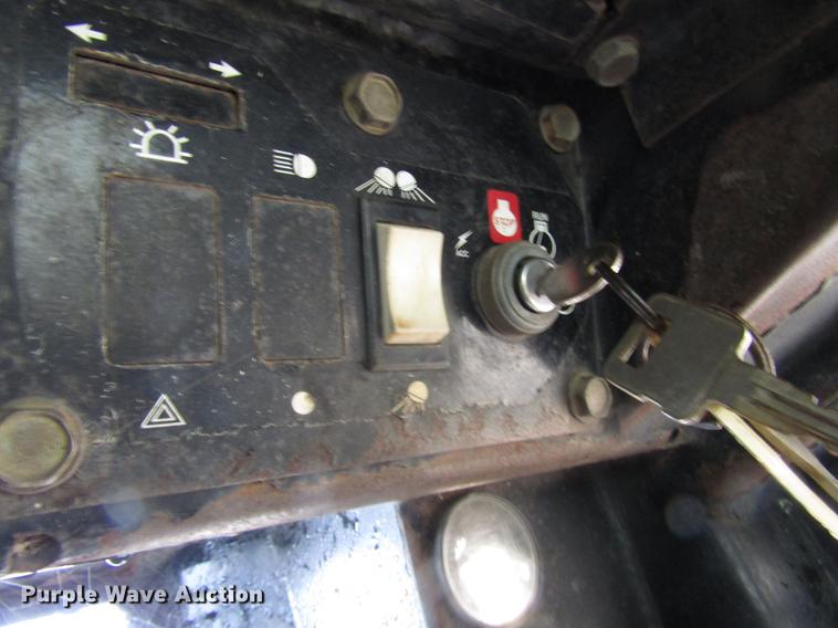 image for item DF8043 1997 New Holland LX465 skid steer